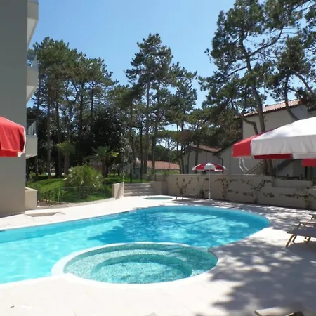 Village With Shared Pool, Hot Tub, Shared Garden ביביונה