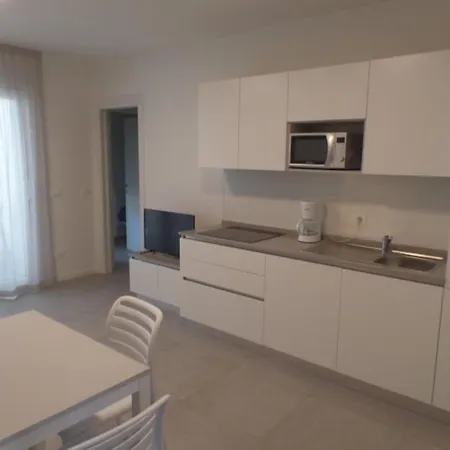 דירה Village With Shared Pool, Hot Tub, Shared Garden *