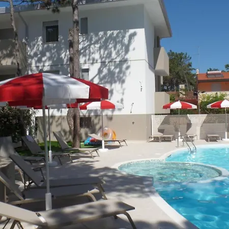 דירה Village With Shared Pool, Hot Tub, Shared Garden *