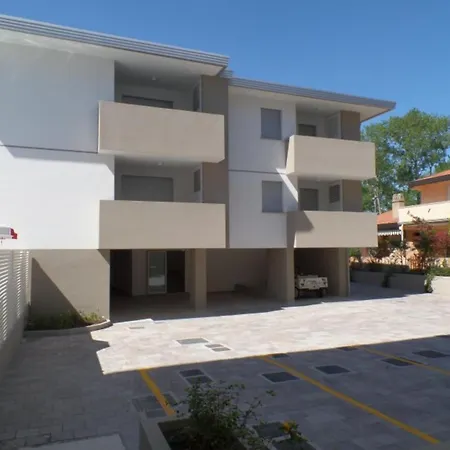 דירה Village With Shared Pool, Hot Tub, Shared Garden ביביונה